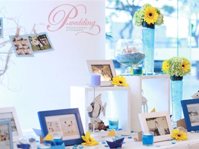 Bàn Gallery trang trí theo phong cách Biển